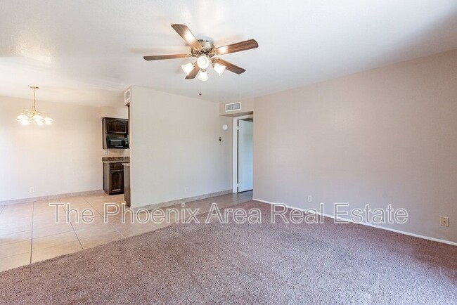 Building Photo - 16657 E Gunsight Dr