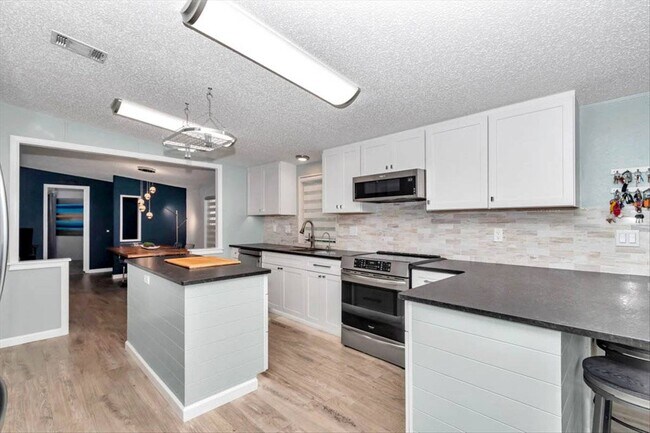 Building Photo - 5839 SW 59th St