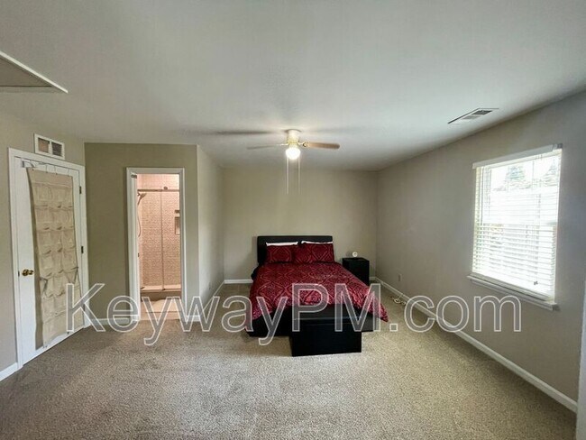Building Photo - 547 Pheasant Run Dr