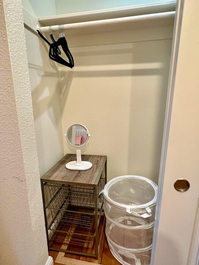 Building Photo - 6505 Skyfarm Dr