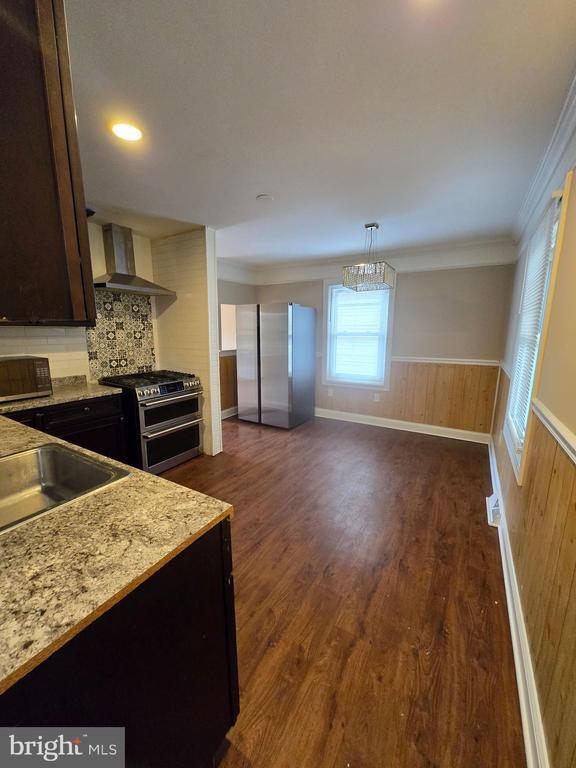 Building Photo - 5520 Duchaine Dr