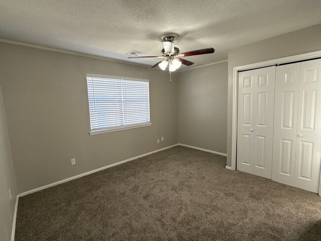 Building Photo - Start the year off in this charming 3 bed, 2 bath Broken Arrow home!