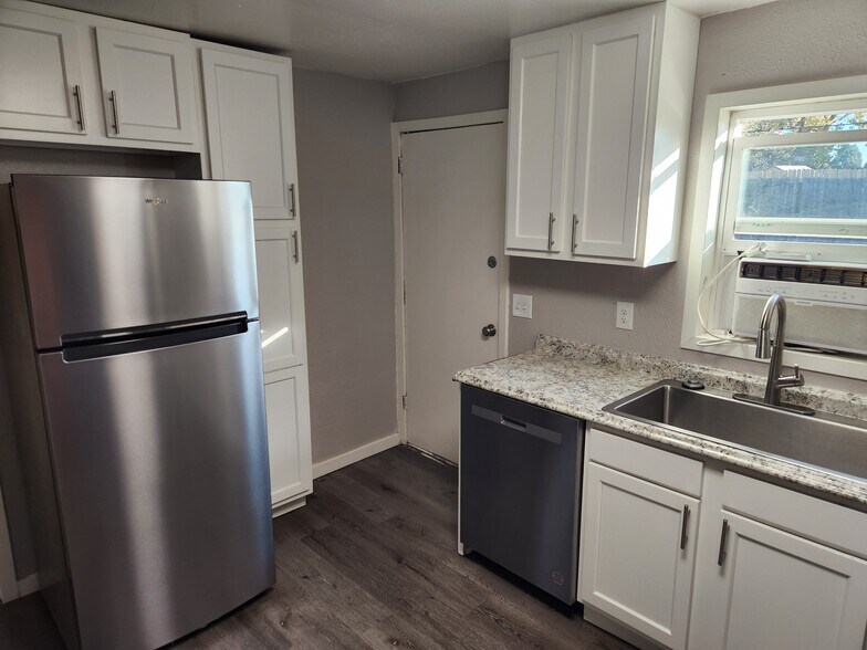 Building Photo - 6690 E 63rd Pl