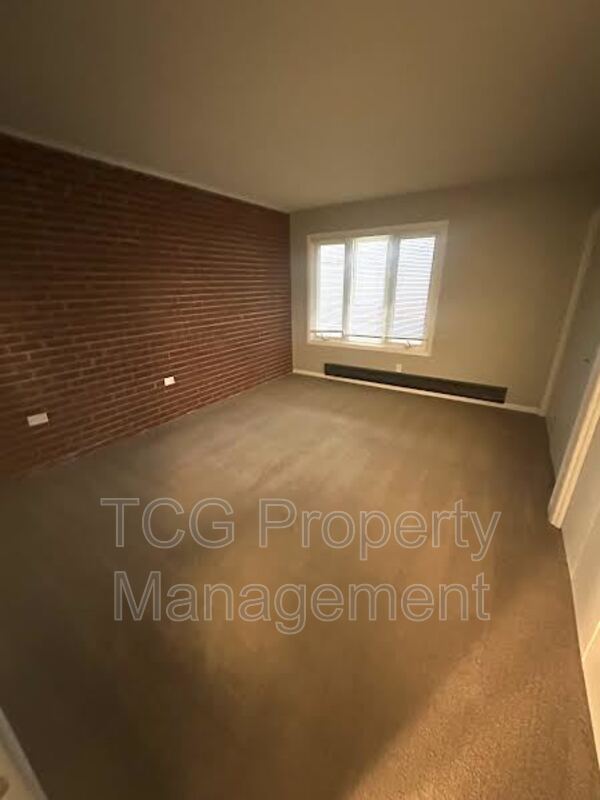 Building Photo - 445 Elm Pl