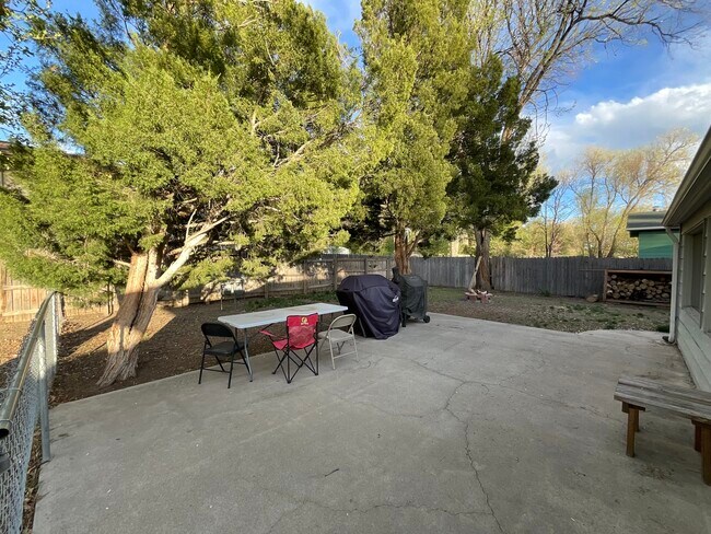 Building Photo - 303 Quebec St