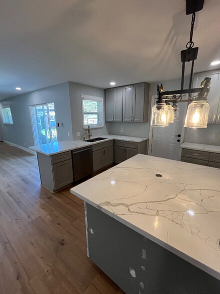 Building Photo - 1823 Shadow Bend Dr