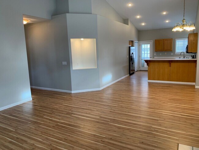 Building Photo - Beautiful  3-bedroom, 2-bath single-level home