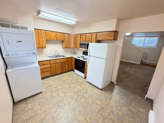 Building Photo - Newly Updated 2 Bedroom!