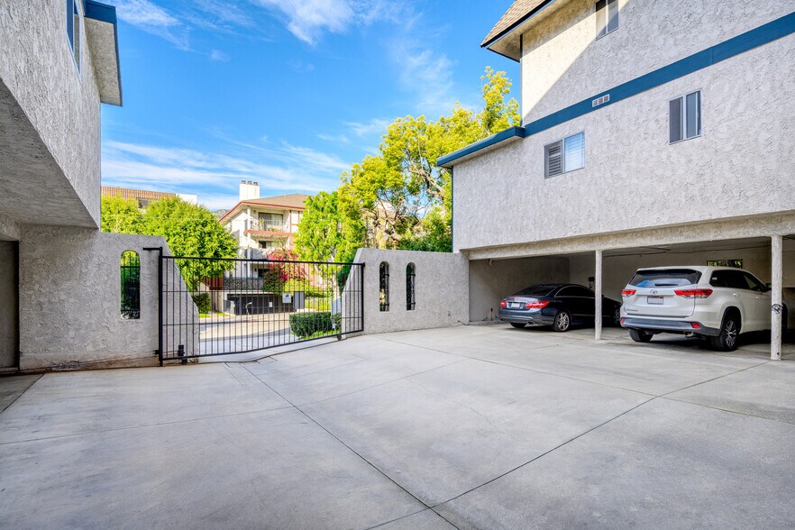 Building Photo - 408 Burchett St