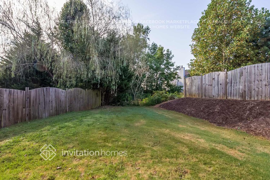 Building Photo - 2470 Mayfair Dr