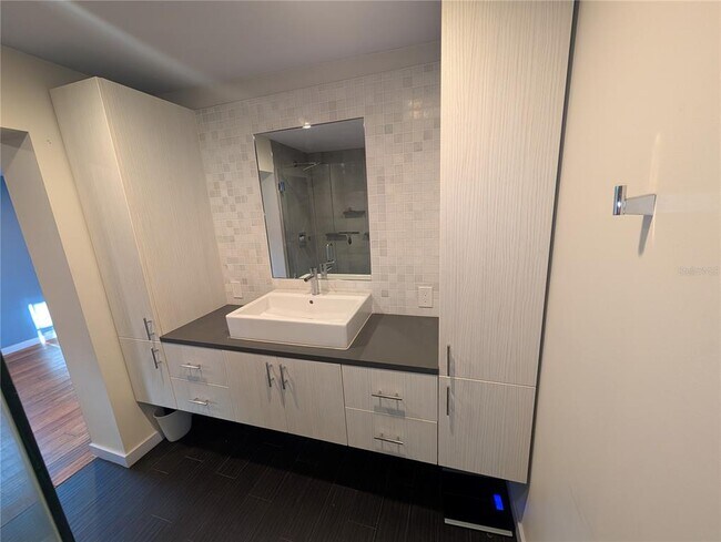 Building Photo - 140 N Briggs Ave