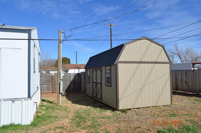 Building Photo - 805 S Weatherford St