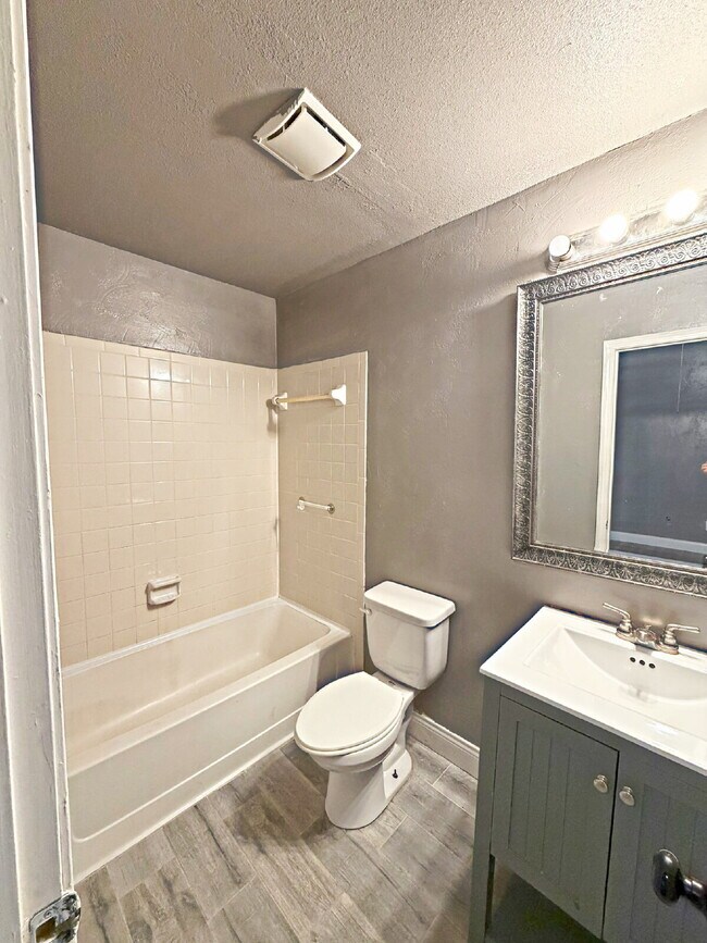 Building Photo - 14431 Woods Hole Dr