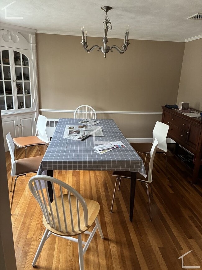 Building Photo - Large single family in Newton