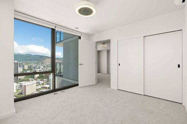 Building Photo - High-Floor Corner 2BR/2BA/2PK | Floor-to-C...