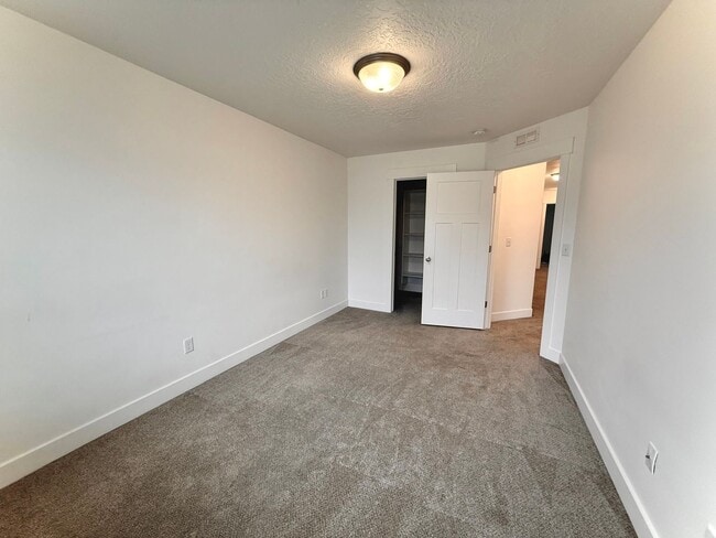 Building Photo - Townhome Available Now- Longer Lease Options