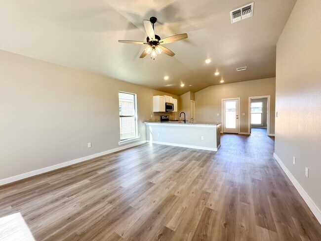 Building Photo - 3-Bedroom Home in West Lubbock!