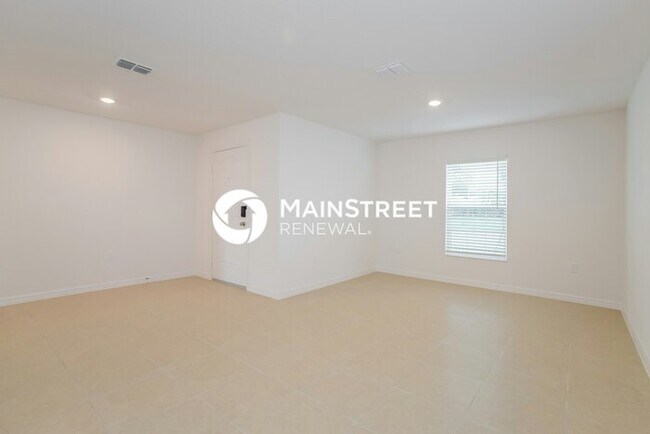 Building Photo - 4 Bedroom Pet-Friendly Home in Mascotte, FL with Main Street Renewal