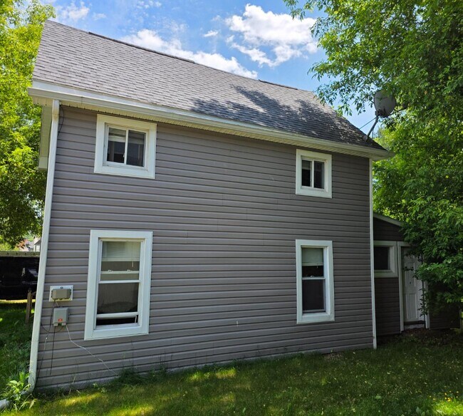 Building Photo - 29 E Vanscoter St
