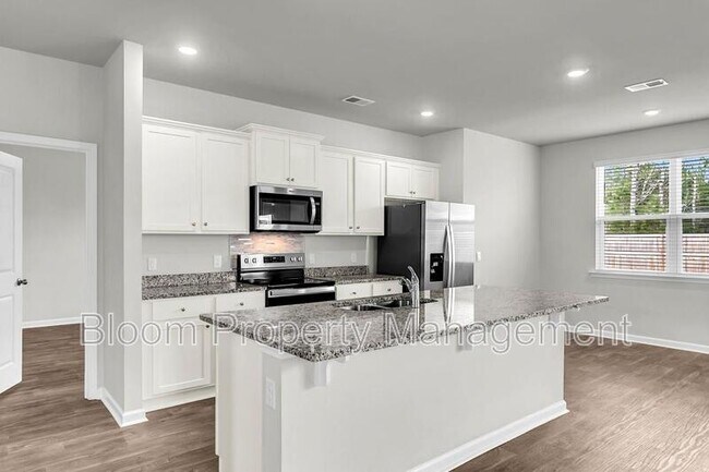 Building Photo - 205 Maple Hl Dr