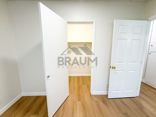 Building Photo - 13129 Oxnard St