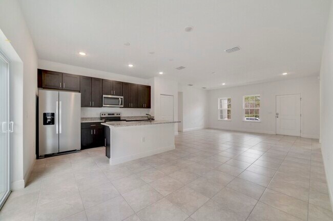 Building Photo - 7130 N Cricket Dr