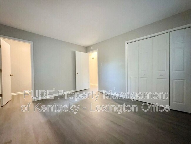 Building Photo - 2408 Shandon Dr