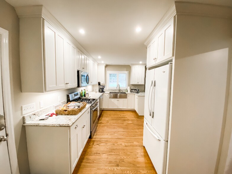 Building Photo - 3814 Churchill Cir