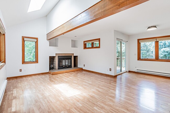 Building Photo - 3BD, 2.5BA Boulder Townhome with 2 Parking Spots