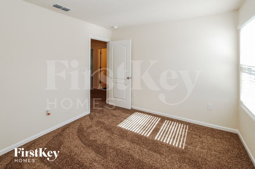 Building Photo - 325 Jarama Cir