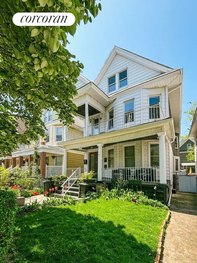 Primary Photo - 422 E 4th St