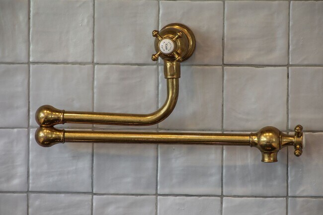 Building Photo - Updated home with spacious yard