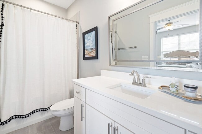 Building Photo - Gorgeous, luxury townhome in convenient West Nashville