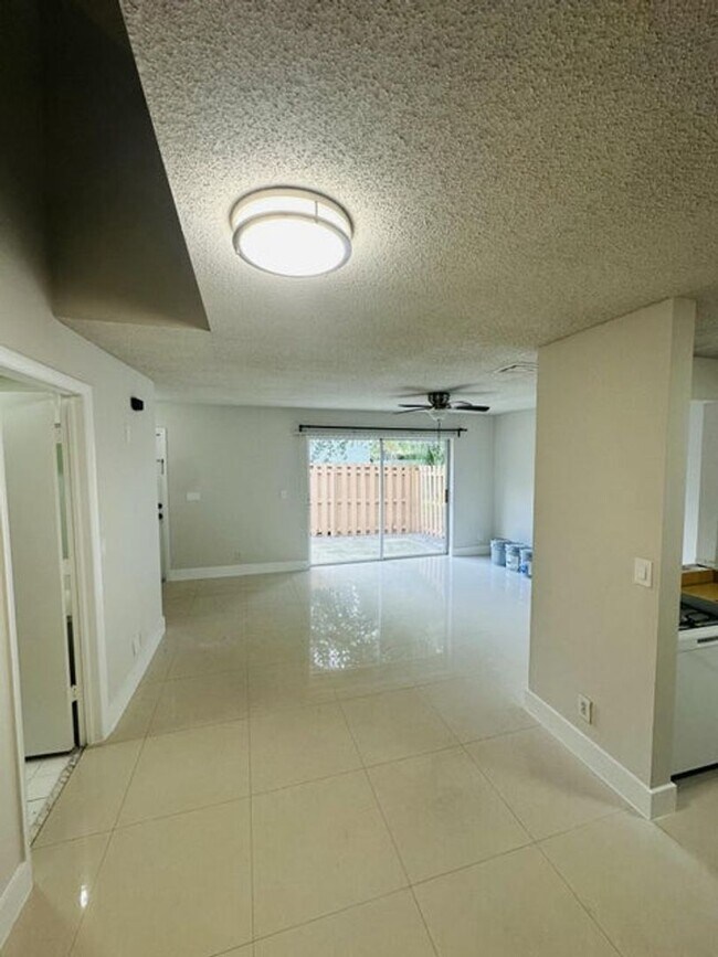 Building Photo - 451 Cypress Way W