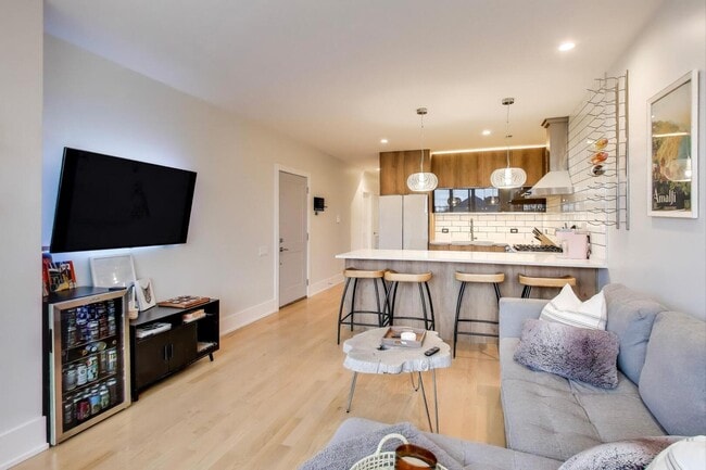 Building Photo - 3320 N Narragansett Ave