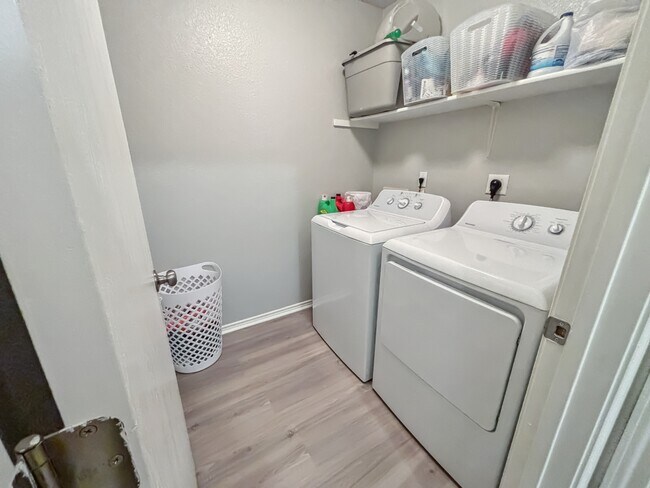 Building Photo - 4811 Sterling Manor Dr