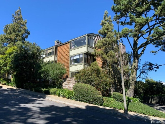 Primary Photo - 85 Ora Way