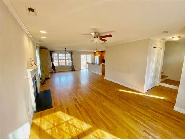 Building Photo - 9 Marshall Ln