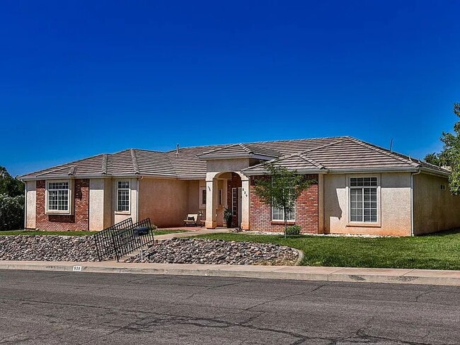Building Photo - "Charming 4-Bed Oasis with Elegant Hardwoo...