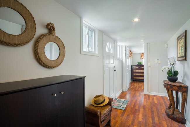 Building Photo - Welcome to this stunning 3-bedroom, 3-bathroom beachfront island oasis in the beautiful Hauula, HI.