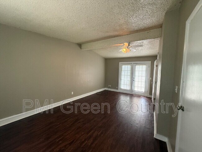 Building Photo - 5513 N Johnstown Ave