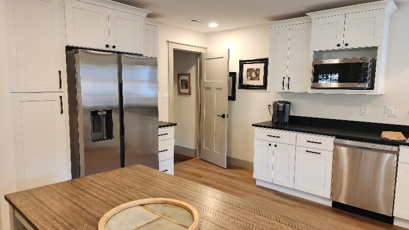 Building Photo - 1704 S Forest Dr