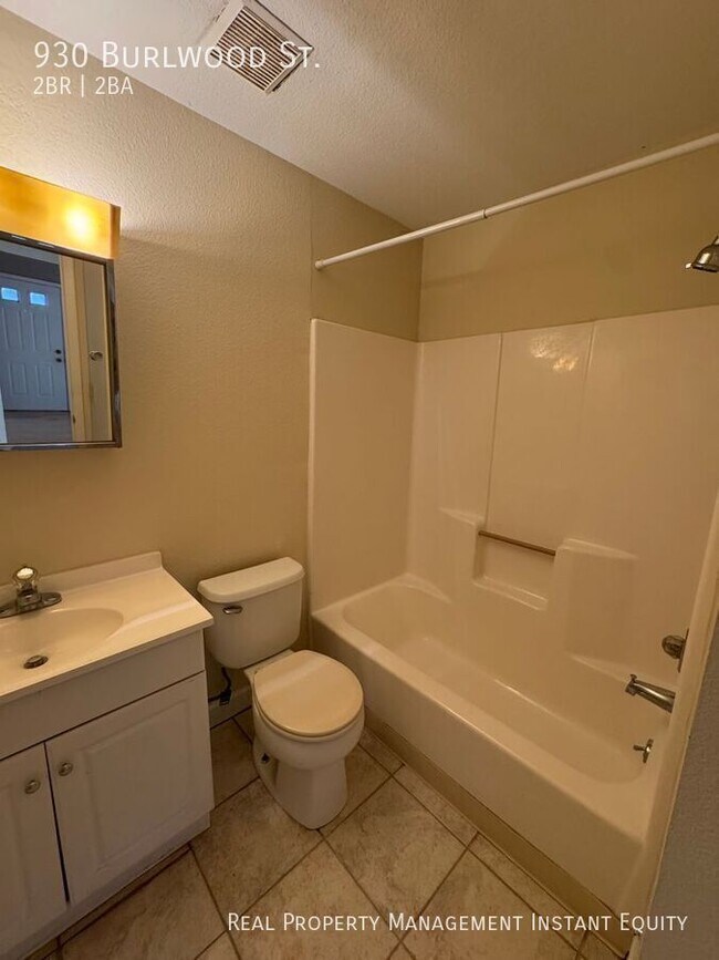 Building Photo - 930 Burlwood St