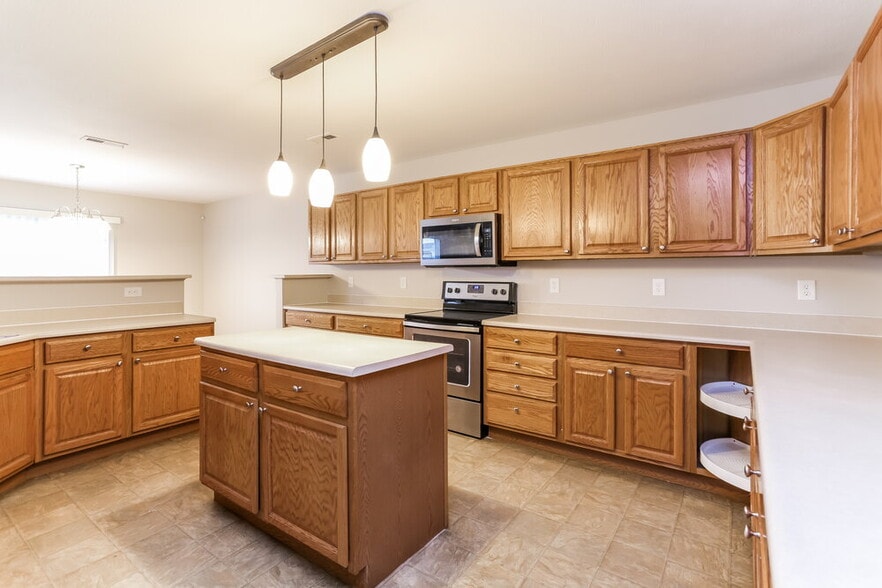 Building Photo - 346 Constance St