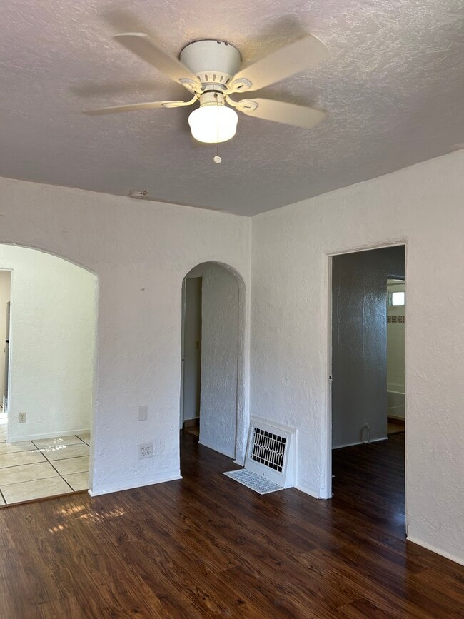 Building Photo - 33141 Case St