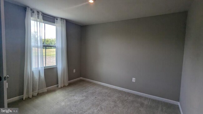 Building Photo - 433 Old Potomac Church Rd