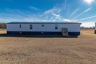 Building Photo - IMMACULATE 3 BR | 2 BA in Pikeville! Lawn ...