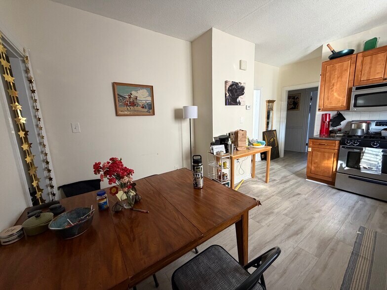 Building Photo - 68 Winchester St