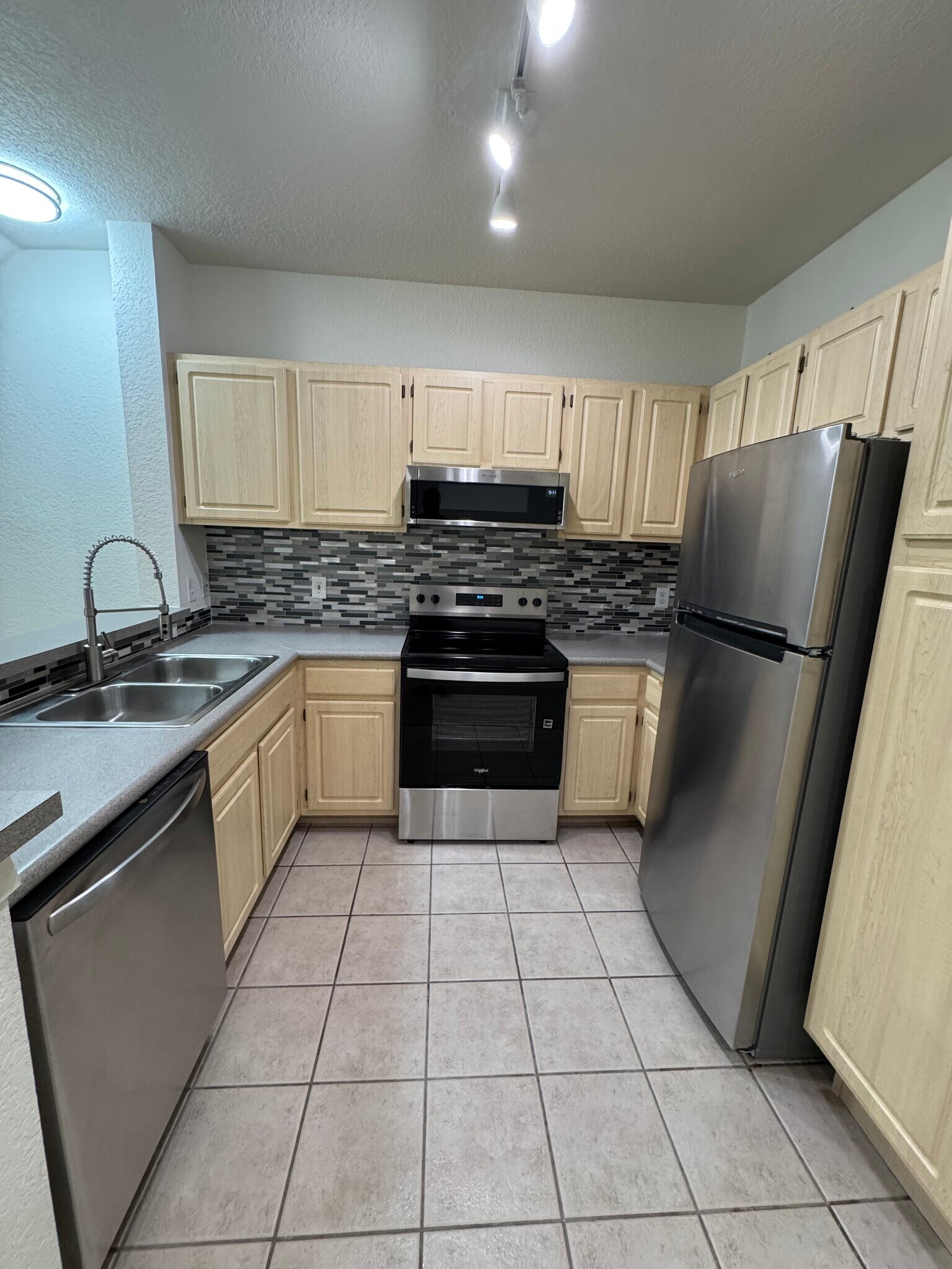 Building Photo - 1521 Legacy Club Dr