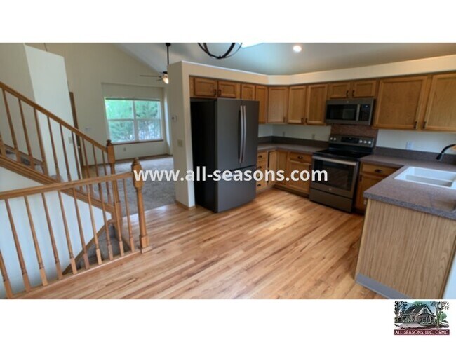 Building Photo - Don't miss this fabulous opportunity in Ch...